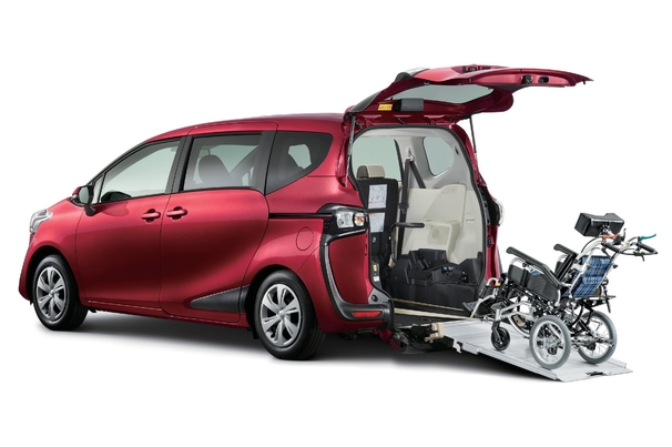 X 車いす仕様車(タイプⅠ)“助手席側セカンドシート無”