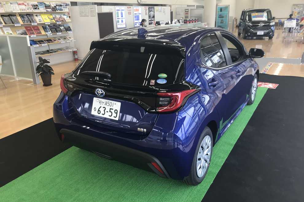袖ヶ浦_店内ヤリス後ろ20200222