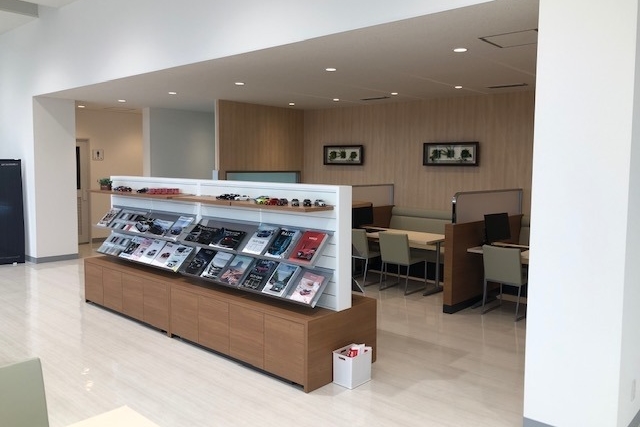 君津店_カタログ棚_20200526