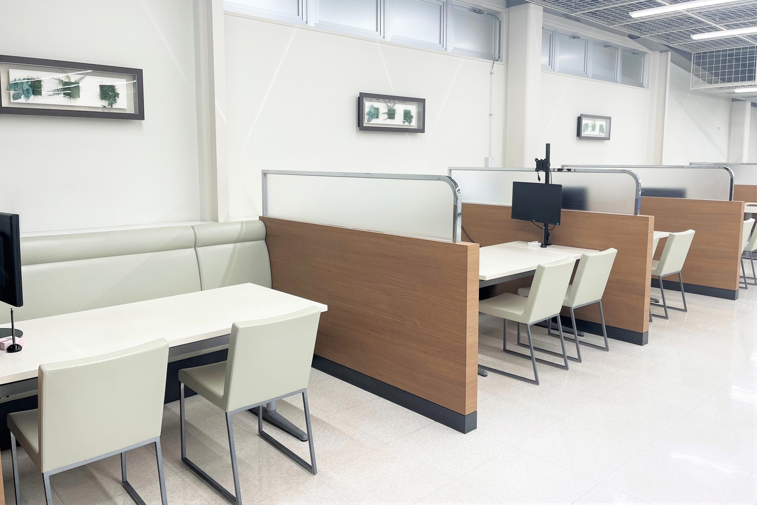 市川大野,商談コーナー,店内,ショールーム,toyota,トヨタ,ディーラー,店舗,車,クルマ,netz,千葉,ネッツ千葉