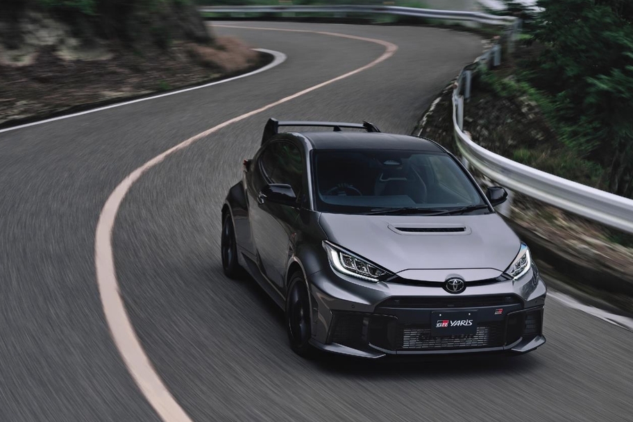 RZ“High performance” + Aero performance package［GR-DAT（8AT・4WD）］