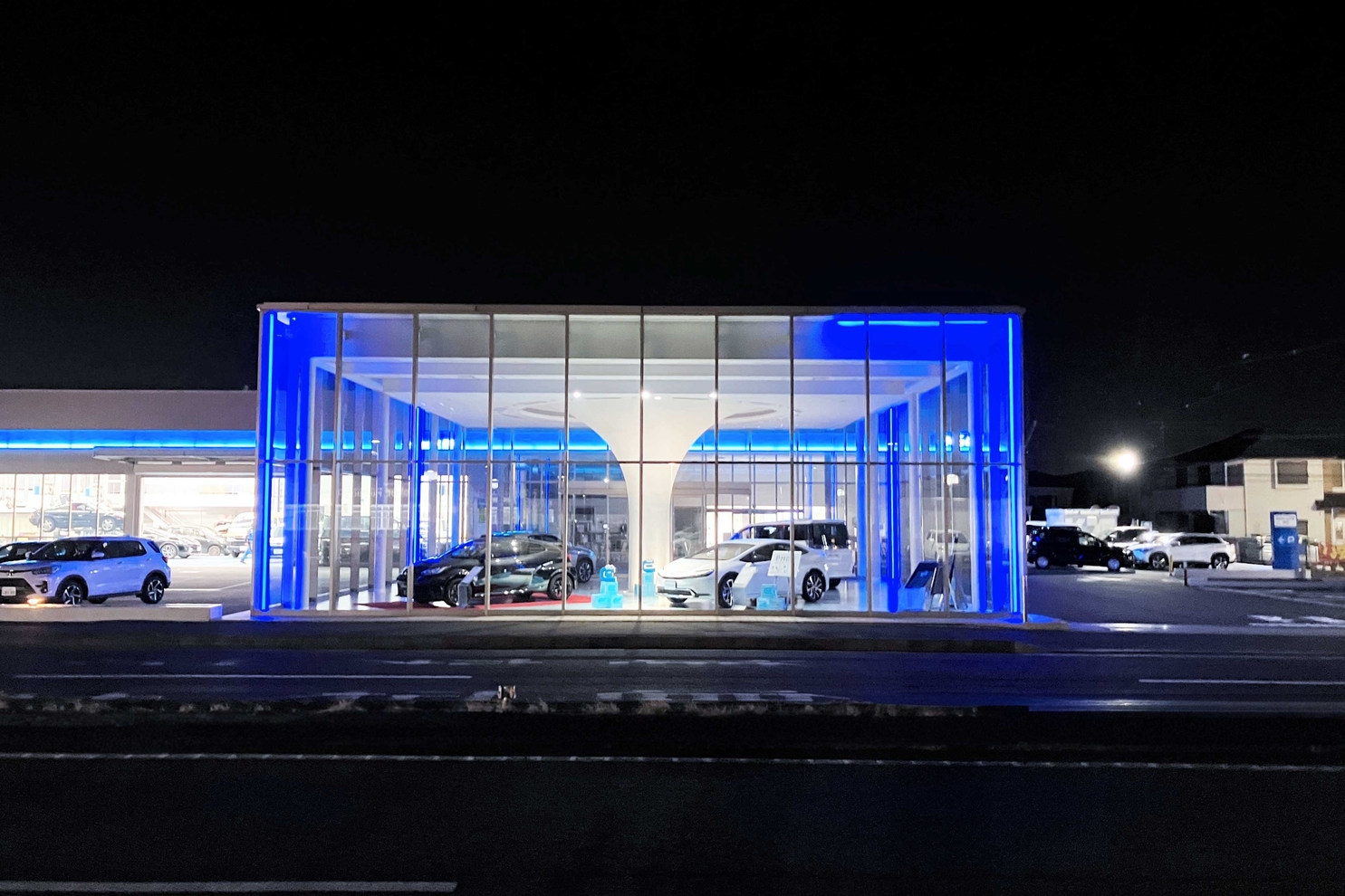 ネッツ,ネッツ千葉,トヨタ,千葉,野田,ショールーム,店舗,キューブ,外観,toyota,ディーラー,店舗,車,イルミネーション