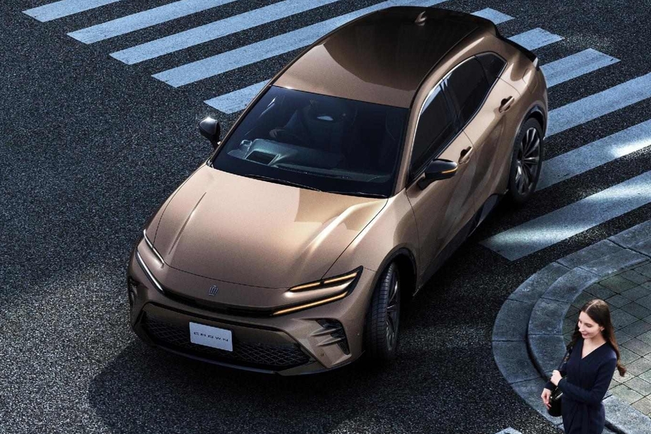 【モデル入り素材】SPORT Z（2.5Lハイブリッド車）