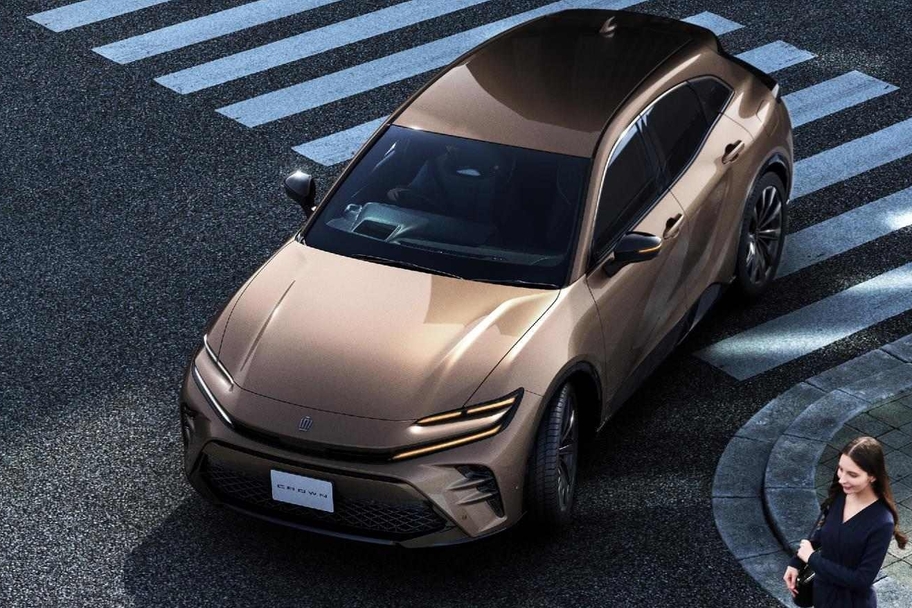 【モデル入り素材】SPORT Z（2.5Lハイブリッド車）