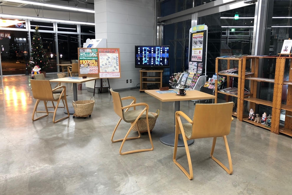 千葉トヨタ_提携店舗_鴨川店_展示車_待合スペース